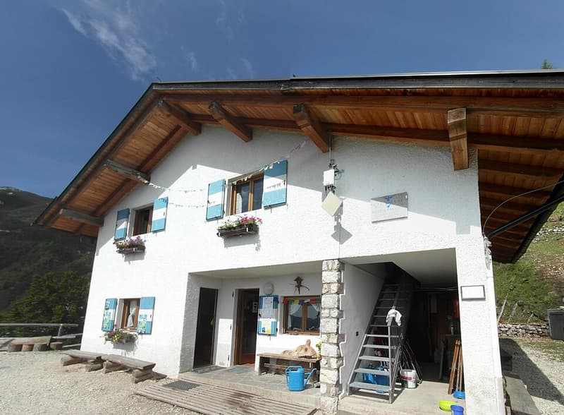 Vigolana - Rifugio Casarota 01