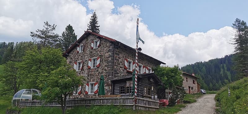 ITA — Trentino-Alto Adige — Provincia autonoma di Trento — Moena (Rifugio La Rezila) Mattes 2023-06-18
